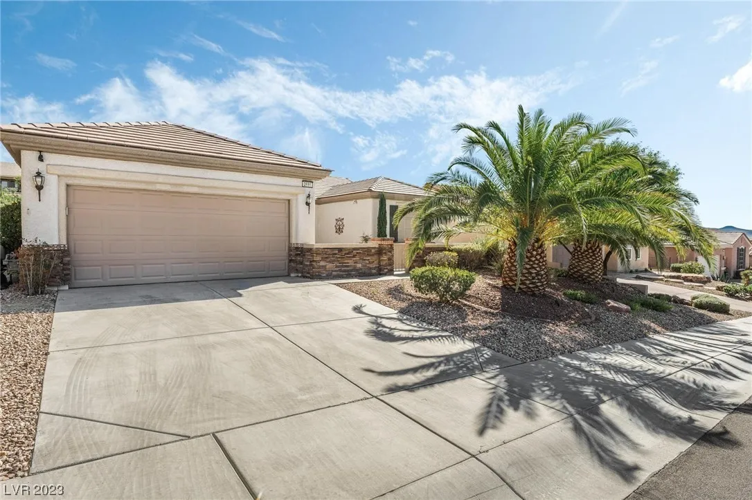 HOME FOR SALE IN HENDERSON!